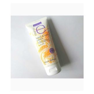 كريم مرطب للايدي والاظافر فيتامين E 100ML