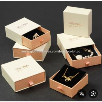 علب هدايا مجوهرات  23/4 حجم وسط سحب 