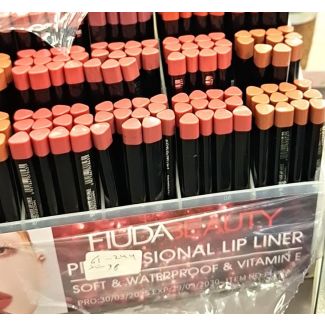 قلم تخطيط هدى بيوتي HUDA BEAUTY LIP LINER 61/244