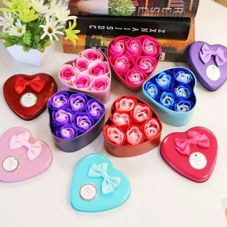 علبة قلب ورد صغير