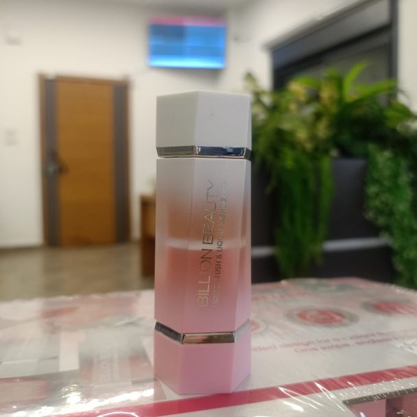 بلشر وهايلايتر billion beauty28/7 راسين