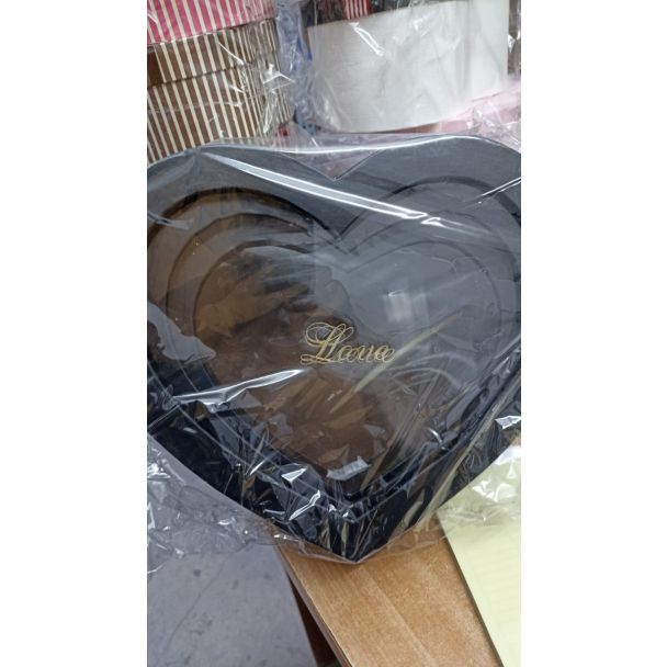 علب هدايا قلب شفاف 