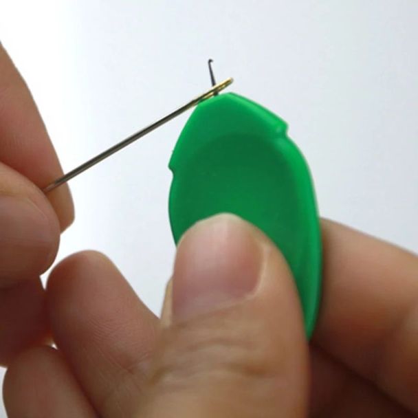 قطعة ادخال الخيط بالابرة