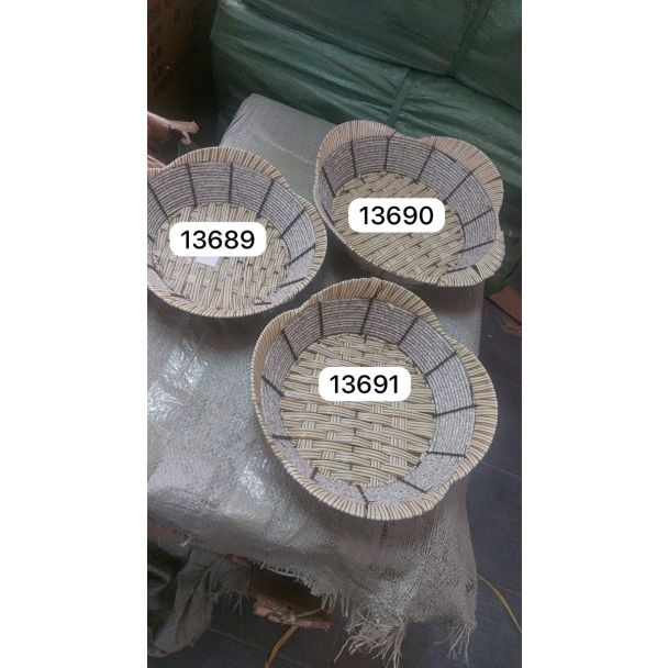 سلة قش شكل وردة